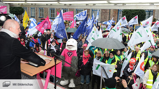 dbb-Truck macht auf Deutschlandtour Halt in Düsseldorf dbb-Truck macht auf Deutschlandtour Halt in Düsseldorf