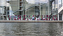 Ausstellung, Verfassung, Präsentation, Geschichte, Fassade, Glas, Spree, Spreeufer, Ufer, Fluss, Parlamentsgebäude, Spiegelung