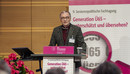 Das Foto zeigt Horst Günther Klitzing, den Vorsitzenden der dbb bundesseniorenvertretung, am Rednerpult.