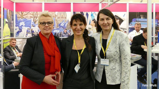 Sabine Schumann, Jacqueline Hirt und Kirsten Lühmann auf dem Europäischen Polizeikongress