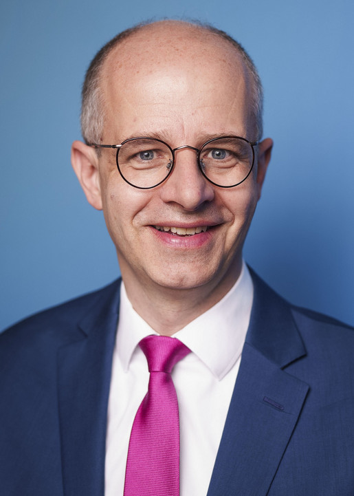 Michael Brand, Parlamentarischer Staatssekretär bei der Bundesministerin für Bildung, Familie, Senioren, Frauen und Jugend, Berlin Portrait: Michael Brand, Parlamentarischer Staatssekretär bei der Bundesministerin für Bildung, Familie, Senioren, Frauen und Jugend, Berlin