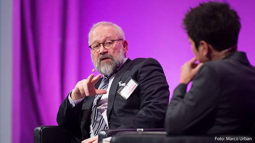dbb Jahrestagung 2017, Prof. Dr. Herfried Münkler im Gespräch mit Dunja Hayali dbb Jahrestagung 2017, Prof. Dr. Herfried Münkler im Gespräch mit Dunja Hayali