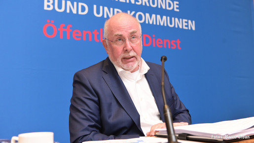 Silberbach bei der Pressekonferenz zur EKR