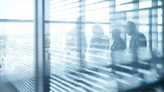 Besprechung im Büro Besprechung im Büro