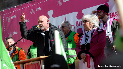 Volker Geyer auf einer Demonstration in Nürnberg Volker Geyer auf einer Demonstration in Nürnberg