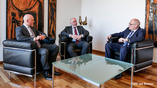 dbb SPEZIAL zur Einkommensrunde 2018 dbb SPEZIAL zur Einkommensrunde 2018