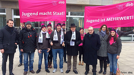 Aktionen im Rahmen der Jungendwoche vor den Finanzministerium des Saarlandes.