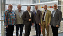 Auf dem Gruppenfoto sind zu sehen: Peter Schulz, Bezirksseniorenvertreter des GDL Bezirks Nord-Ost, Heinz Schüler, Sprecher des bundesweiten Arbeitskreises Seniorenpolitik der GDL, GDL-Bundesvorsitzender Mario Reiß sowie Horst Günther Klitzing und seine Stellvertreter Thomas Krupp und Max Schindlbeck von der Geschäftsführung der dbb bundesseniorenvertretung (von links). 