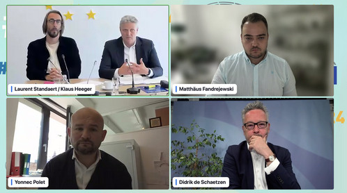 Verschiedene Diskutierende unterhalten sich zur Europawahl