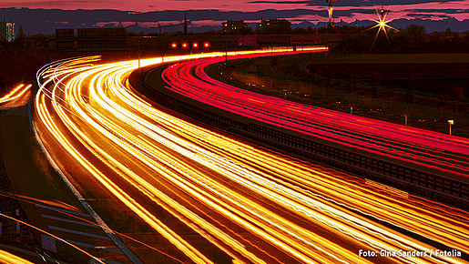 Autobahn bei Nacht