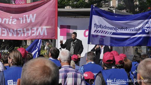 Warnstreik und Kundgebung der NahVG in Nürnerberg am 24. Juni 2014 Warnstreik und Kundgebung der NahVG in Nürnerberg am 24. Juni 2014