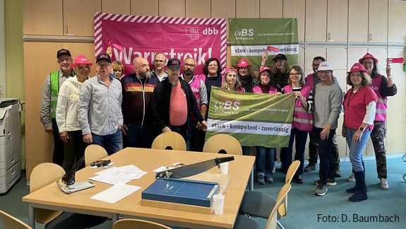 Protest, Diskussionsrunde und eine klare Ansage an die Dienstgebenden: Die Lehrkräfte sind entschlossen, ihre Forderungen durchzusetzen. Protest, Diskussionsrunde und eine klare Ansage an die Dienstgebenden: Die Lehrkräfte sind entschlossen, ihre Forderungen durchzusetzen.