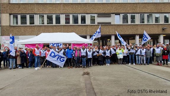 Warnstreik in Düsseldorf Die DSTG streikt in Düsseldorf
