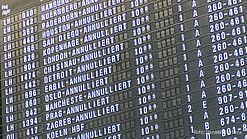Sicherheitskräfte an Flughäfen kündigen Warnstreik an