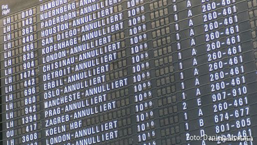 Streik am Flughafen Frankfurt/Main Anzeigentafel mit aufgrund von Streik annullierten Flügen am Flughafen Frankfurt/Main