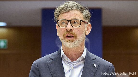 Cilian Lohan bei der Plenarsitzung des EWSA Cilian Lohan steht am Rednerpult