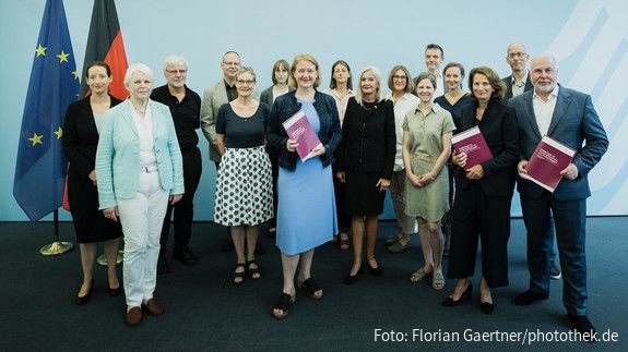 Unabhängiger Beirat für die Vereinbarkeit von Pflege und Beruf Unabhängiger Beirat für die Vereinbarkeit von Pflege und Beruf