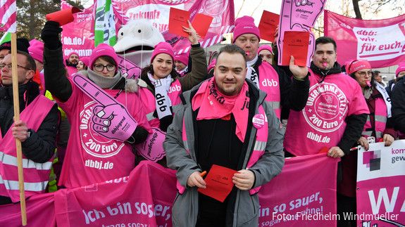 dbb jugend Chef Matthäus Fandrejewski vor Beginn der dritten Verhandlungsrunde in Potsdam