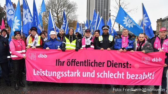 Die Chefs mehrerer dbb-Fachgewerkschaften machten in Hamburg deutlich, was sie von der Blockadehaltung der TdL halten: nämlich nichts.  Einkommensrunde 2023, Hamburg, DPolG, BSBS, DBSH, dbb, dbb jugend, Tarifverhandlungen