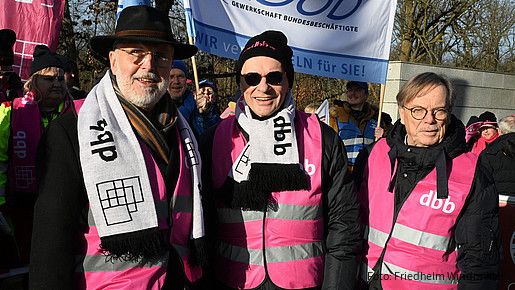 Das Foto zeigt Mitglieder der dbb Senioren auf der Demo vor der ersten Verhandlungsrunde am 24.1.2025 in Potsdam.