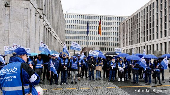 Einkommensrunde Öffentlicher Dienst Bund und Kommunen 2023 Kundgebung der BND-Beschäftigten vorm Hauptsitz des Bundesnachrichtendienstes in Berlin