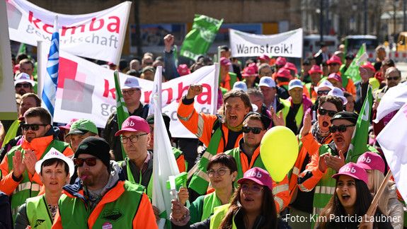 Warnstreik und Demonstration in Freiburg