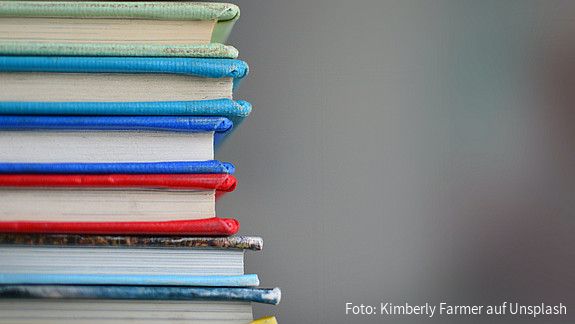 Verschiedenfarbige Bücher