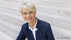 Schulministerin Feller fordert weniger Bürokratie und mehr Handlungsspielraum
