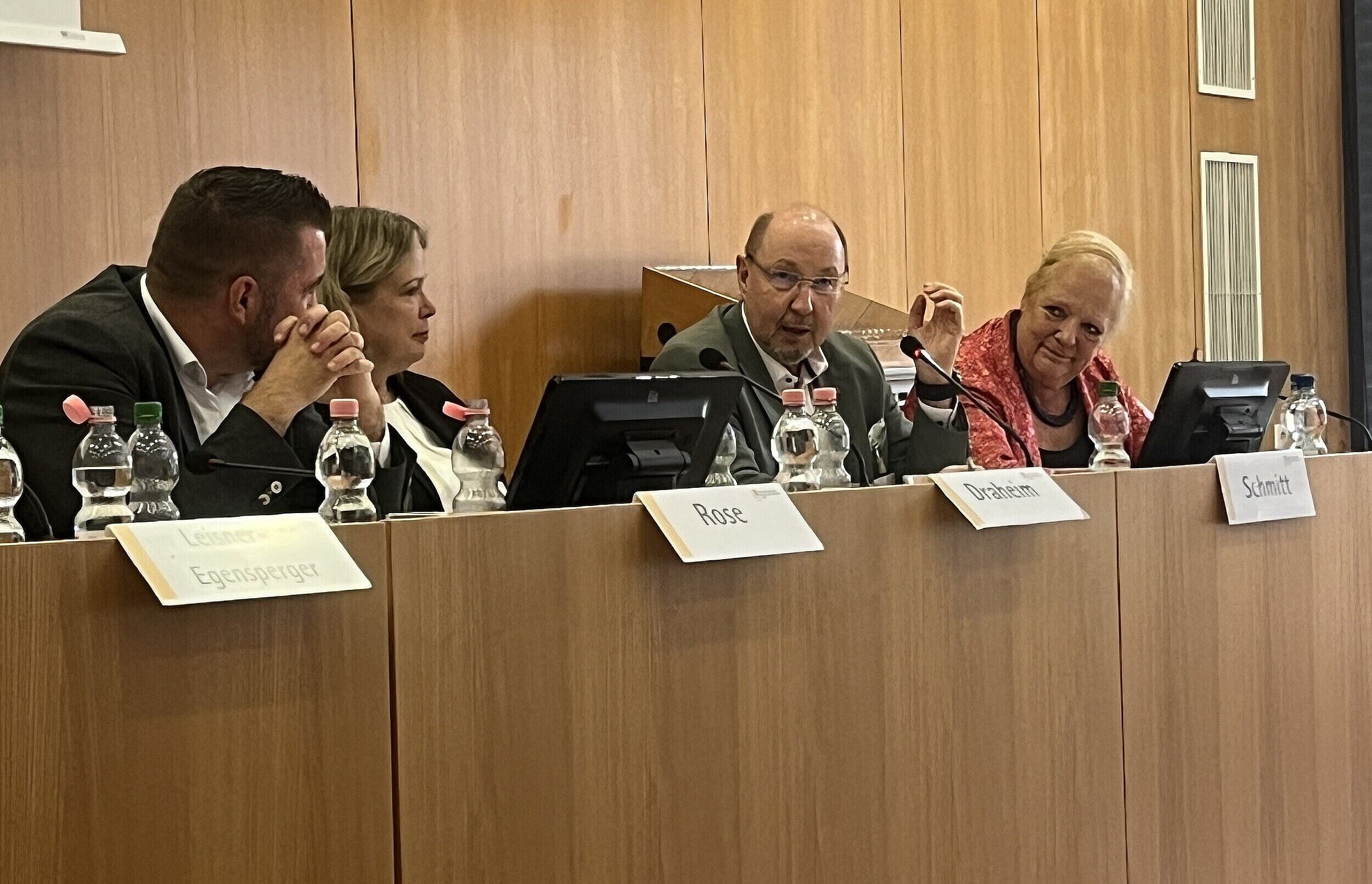 Schmitt: „Schluss mit den Rechentricks!“
