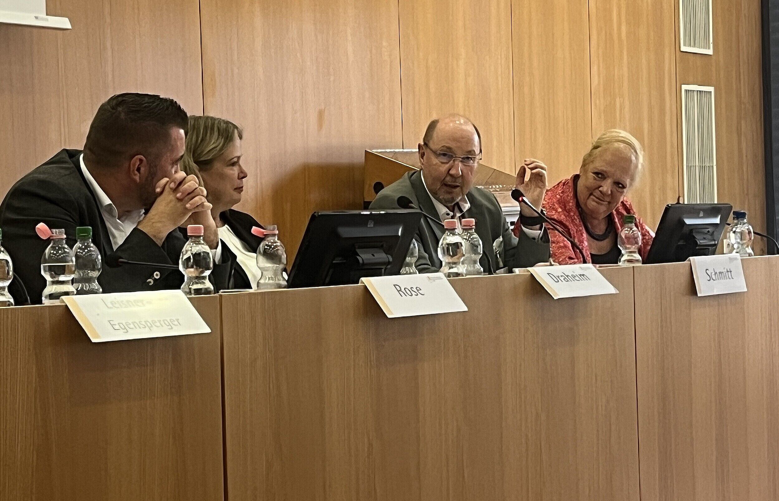 Schmitt: „Schluss mit den Rechentricks!“