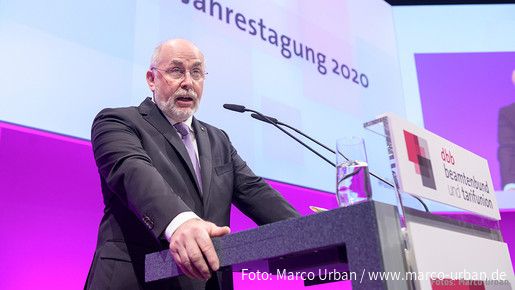 Der dbb Bundesvorsitzende Ulrich Silberbach Der dbb Bundesvorsitzende Ulrich Silberbach