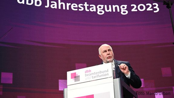 Daseinsvorsorge: Raus aus dem Krisenmodus dbb Chef Ulrich Silberbach bei der dbb Jahrestagung in Köln