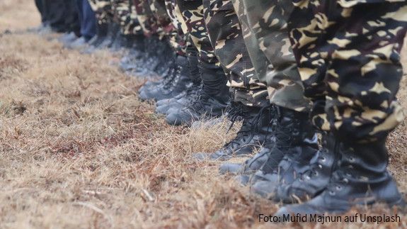 6. European Round Table: Zeitenwende für Europa Stiefel von Soldaten
