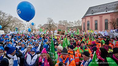 2.500 Beschäftigte des öffentlichen Dienstes demonstrieren in Mainz