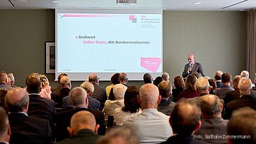 Geyer: Berufsbeamtentum ist tragende Säule des Rechtsstaats