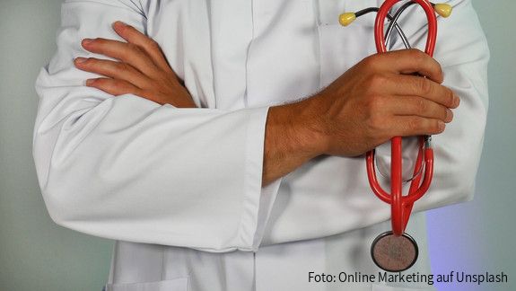 Arzt mit Stethoskop