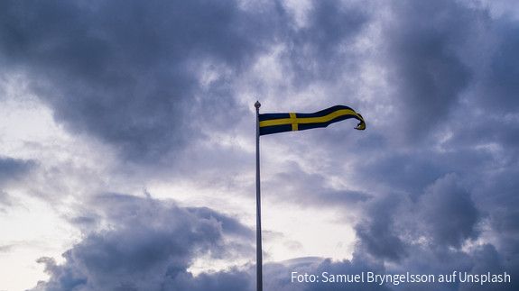 Die schwedische Ratspräsidentschaft im Krisenmodus Die schwedische Flagge weht im Wind