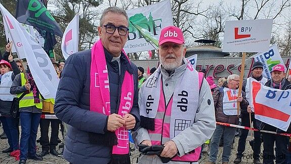 Zu sehen sind Andreas Hemsing, Zweiter Vorsitzender des dbb und Fachvorstand Tarifpolitik, und Max Schindlbeck.