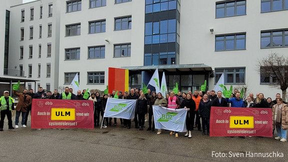 Einkommensrunde Bund und Kommunen 2023: Aktion in Ulm Einkommensrunde Bund und Kommunen 2023: Aktion in Ulm