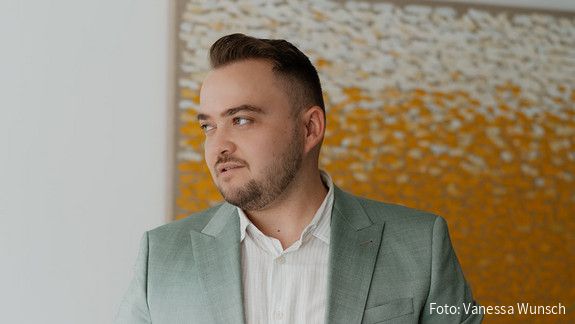 dbb jugend weist Bas-Vorschlag zur Rente entschieden zurück Foto zum Thema "Beamte Rentenversicherung": Zu sehen ist eine Porträtaufnahme von Matthäus Fandrejewski, dem Vorsitzenden der dbb jugend, der zur aktuellen Debatte Stellung bezieht.