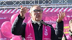 Öffentlicher Dienst in Hessen: Beschäftigte demonstrieren in Fulda