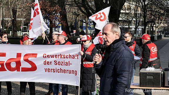 Einkommensrunde 2023 bei Bund und Kommunen: Protest in Berlin