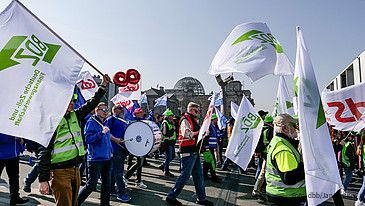 Faire Löhne statt leerer Versprechen – Protest in Berlin