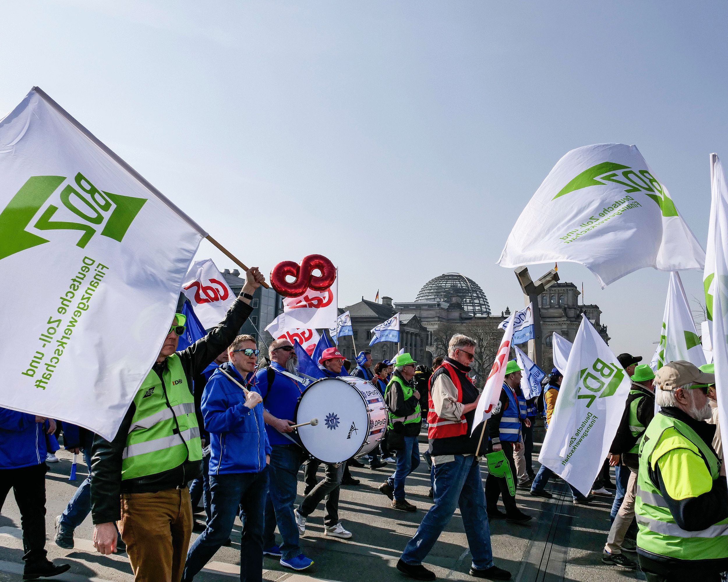 Faire Löhne statt leerer Versprechen – Protest in Berlin
