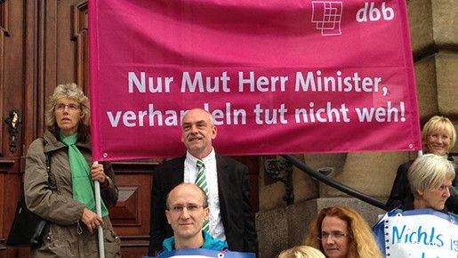 Aktion vor dem Finanzministerium in Dresden
