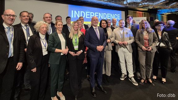 Die Delegierten wählten Volker Geyer einstimmig zum CESI-Vizepräsidenten Die Delegation des dbb beamtenbund und tarifunion beim CESI-Kongress