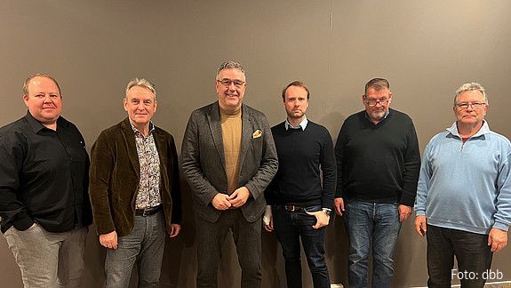 Verhandlungskommission mit Verhandlungsführer Andreas Hemsing (Mitte)