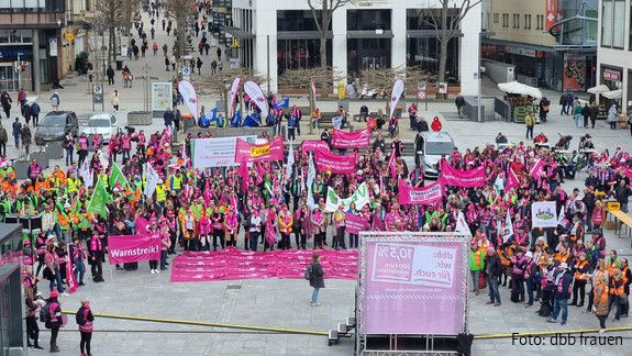 Einkommensrunde bei Bund und Kommunen 2023: Demo in Fulda Einkommensrunde bei Bund und Kommunen 2023: Demo in Fulda