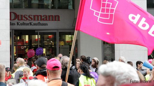 Protest vor Dussmann Protest vor Dussmann