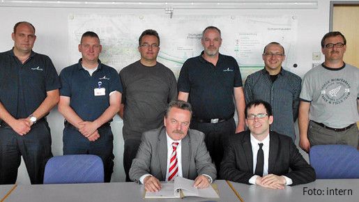 Feuerwehr- und Sanitätspersonal am Flughafen Stuttgart